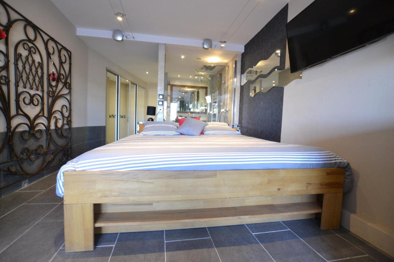 Naturiste Captive Heliopolis Fg 13 *