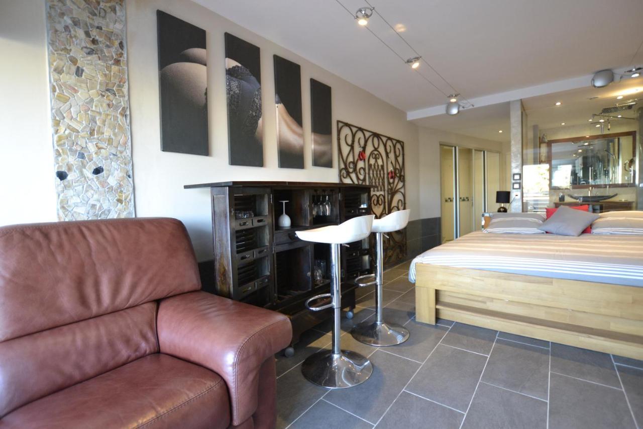 Naturiste Captive Heliopolis Fg 13 *